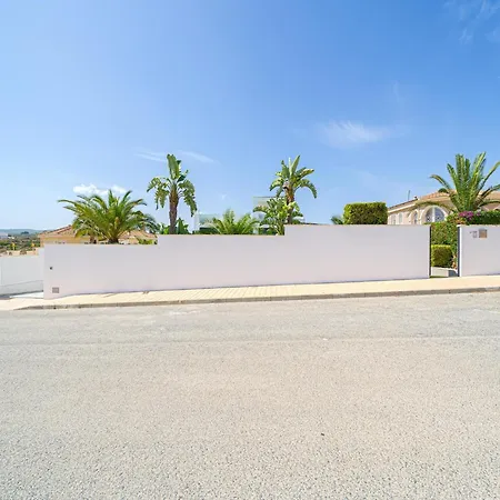 Villa Stylish With Views, Cleaning Included