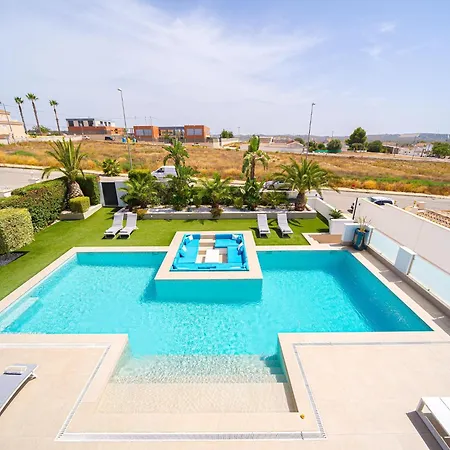 Villa Stylish With Views, Cleaning Included Torremendo
