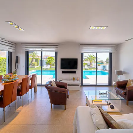 Stylish With Views, Cleaning Included