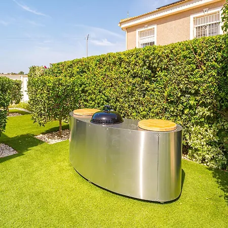 Stylish With Views, Cleaning Included Villa *